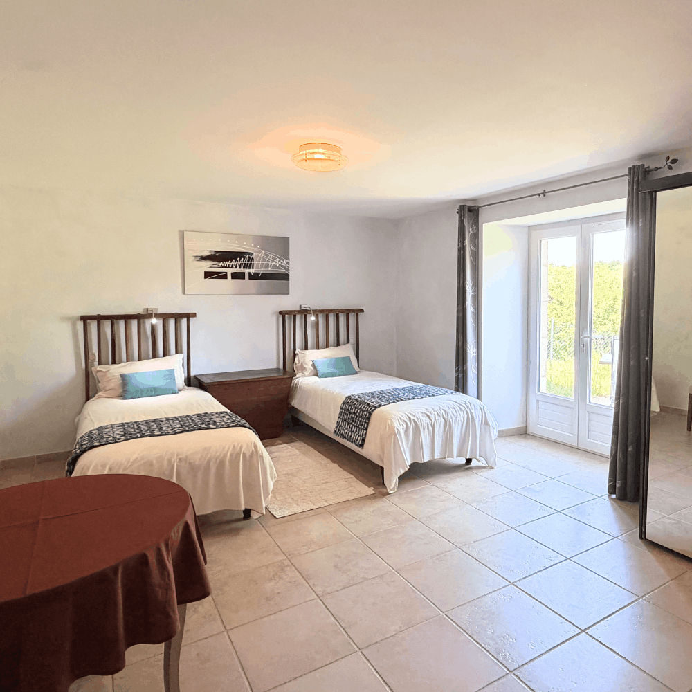 Chambre d'hôte pastel lit jumeau